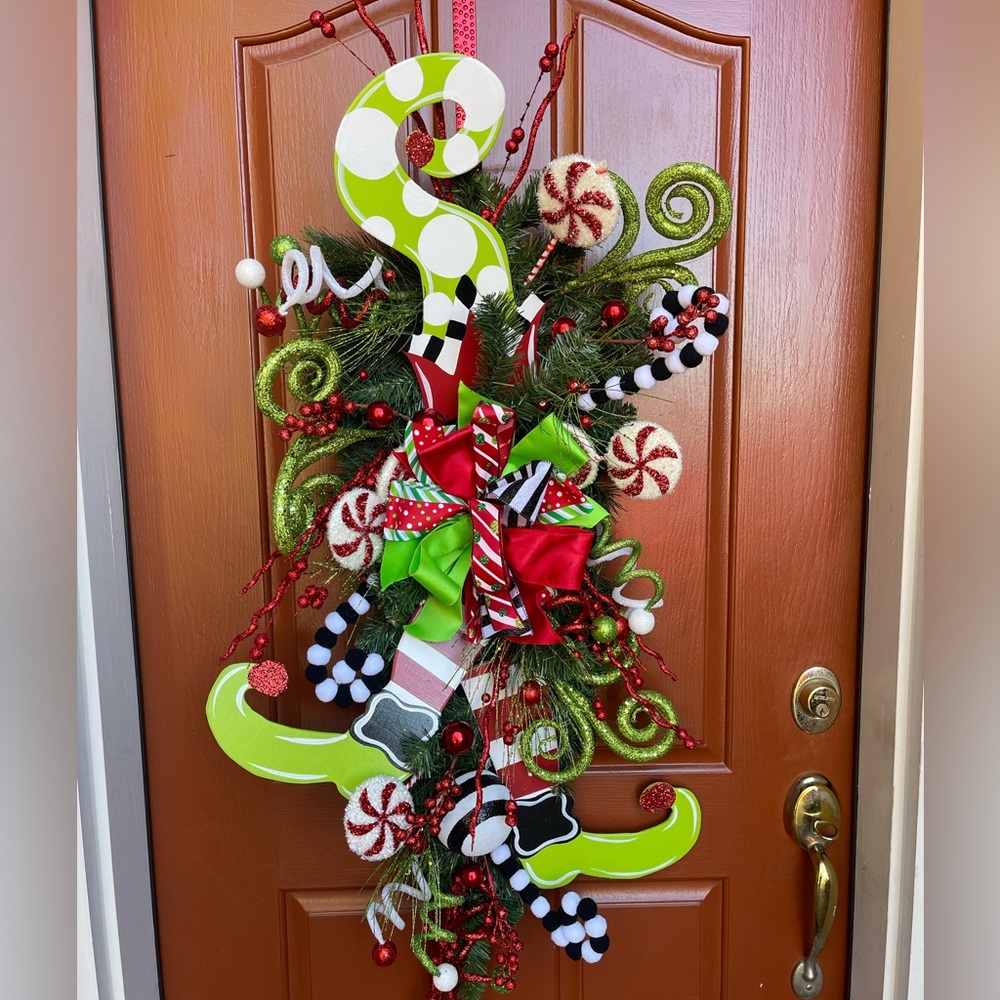 Elf hanging door wreath by Ashley Nicole Design